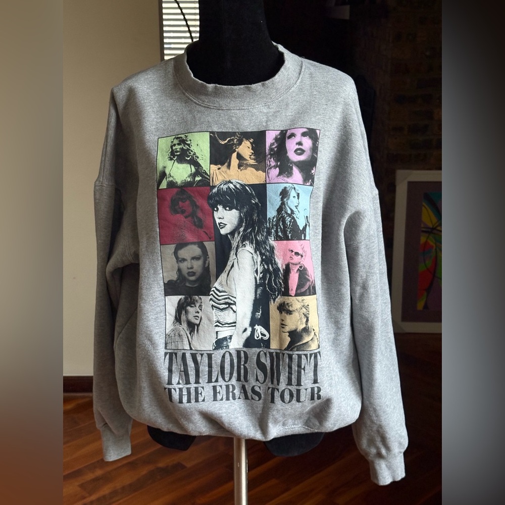 Official Taylor Swift Eras Tour Crewneck, USED - Picture 3 of 16